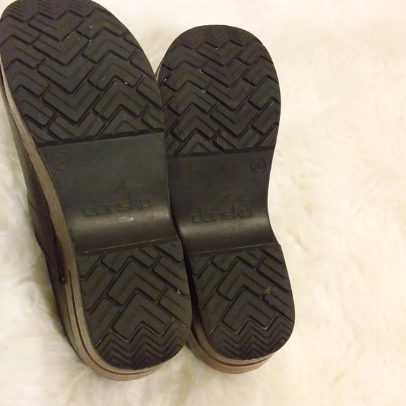 Brown Dansko shoes. EUC.  Size 36. Smooth leather. - Picture 3 of 4